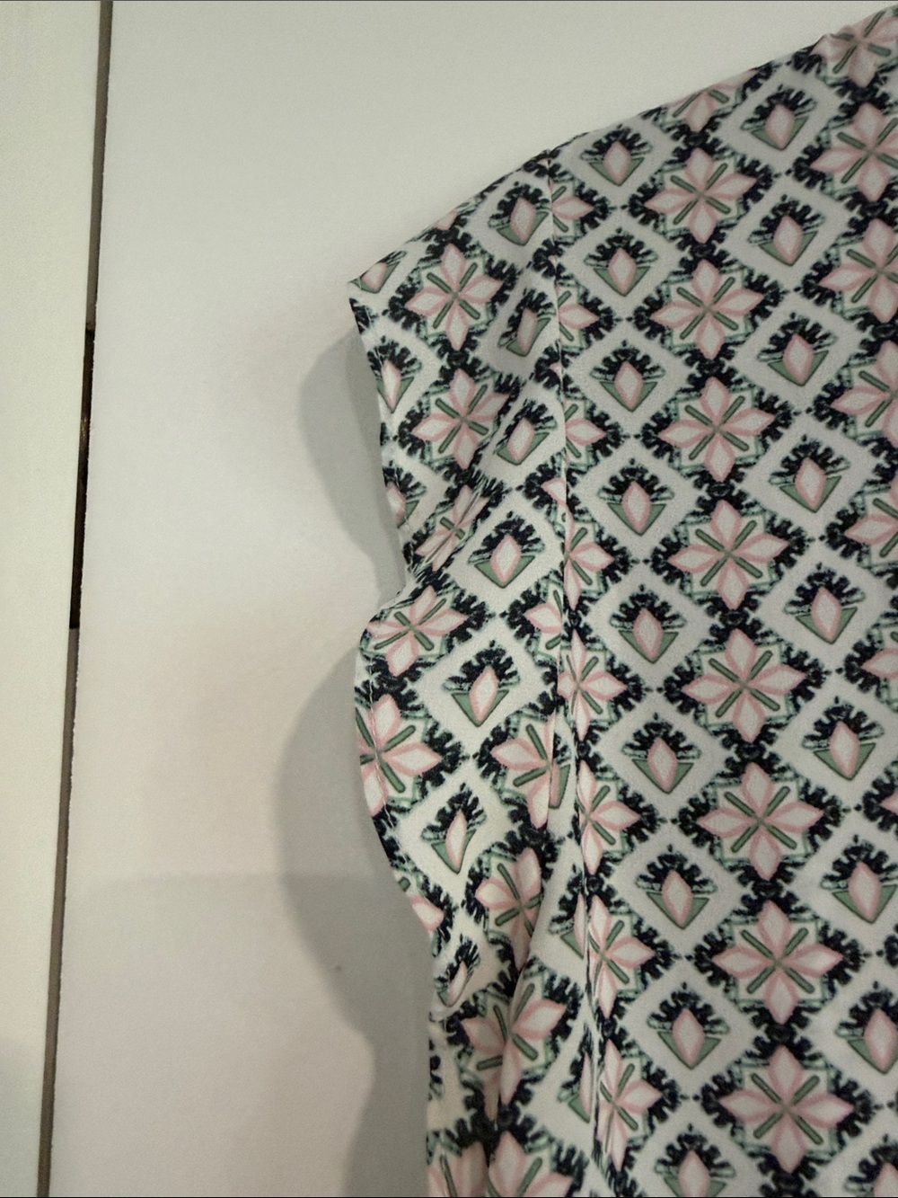 LOFT pastel Geometric Blouse - Picture 3 of 4
